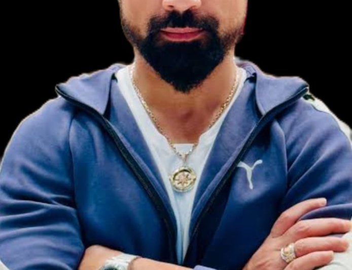 भड़काऊ रील बनाने वाले एज़ाज़ खान की टूटी अकड़ – FIR दर्ज होते ही इंदौर पुलिस से गिड़गिड़ाया, मांगी माफी