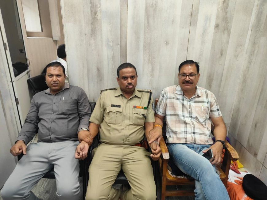 थाना आजाद नगर के SI रंगे हाथ रिश्वत लेते गिरफ्तार