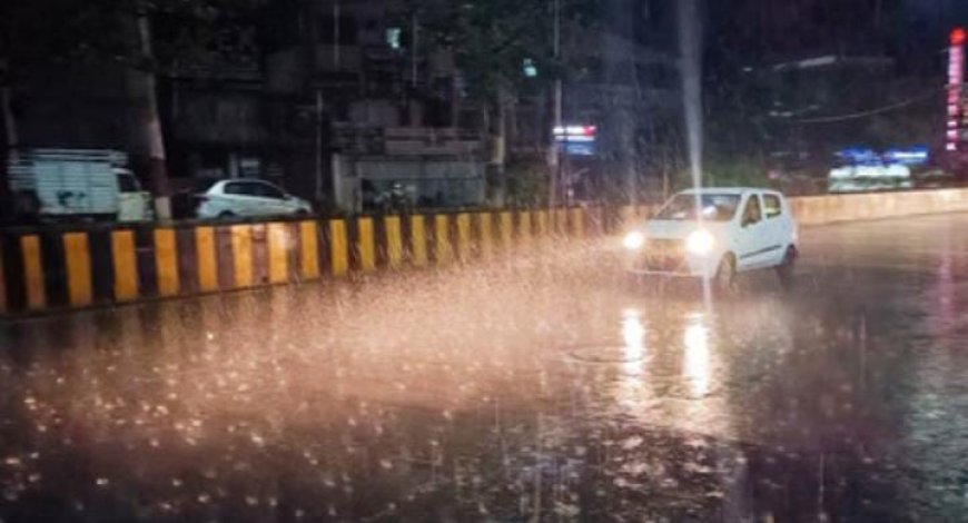 इंदौर में देर रात धुंआधार बारिश, कई निचले इलाकों में पानी भरा, बिजली गुल