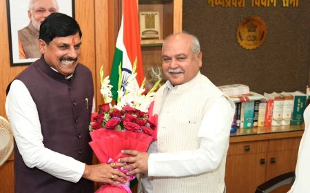 आज विधानसभा में बजट सत्र प्रारम्भ होने से पहले, माननीय विधानसभा अध्यक्ष श्री Narendra Singh Tomar जी से शिष्टाचार भेंट की।